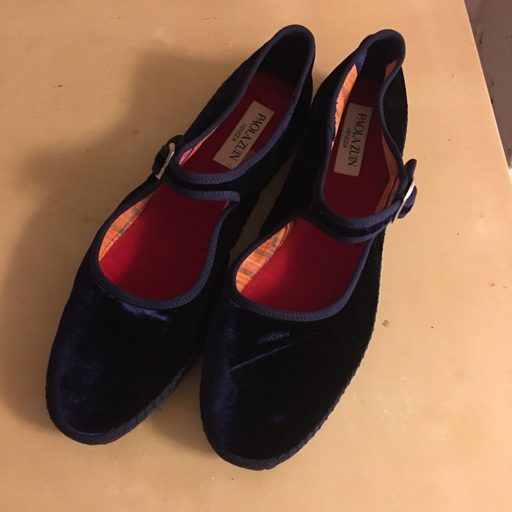 Paola Zuin velvet Mary Jane flats blue size 8.5 nwob